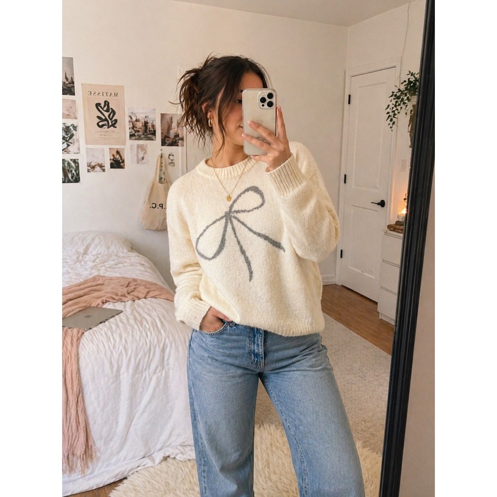 Abercrombie & Fitch Women Cream Bow Graphic Crewneck Sweater Large NWT 150-488 - Picture 2 of 9